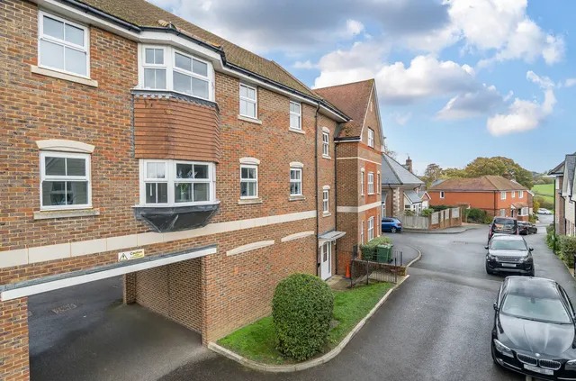 Pulborough, RH20 1FJ, photo 1