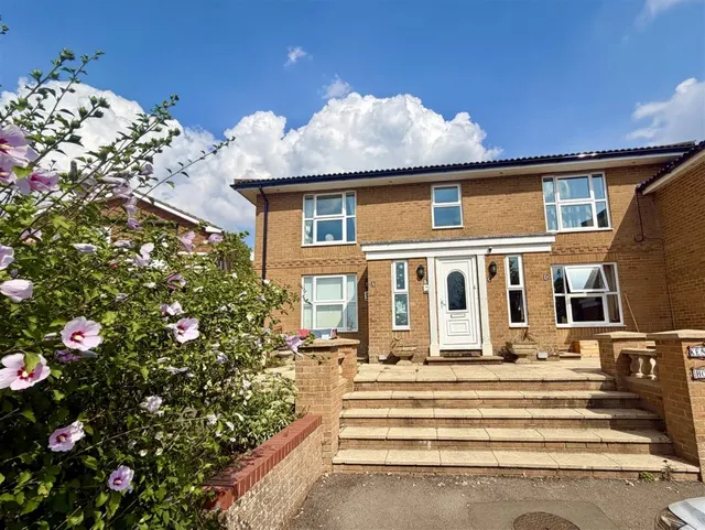 Tithe Barn Crescent, Old Town, photo 1