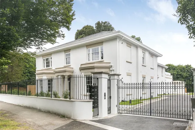 Totteridge Village, London, N20 8AE, photo 1