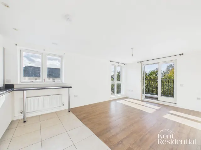 1 bedroom flat, Dunlin Drive, St. Marys Island, ME4