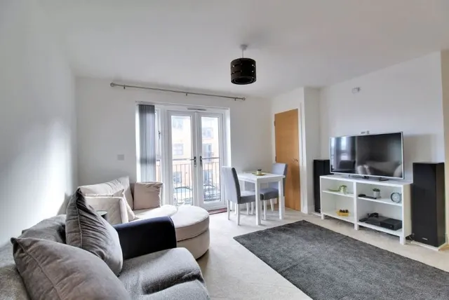 Photo 3 — Carter Court, Hook, Hampshire, RG27 9GH