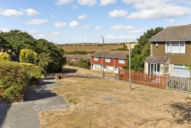 Connell Drive, Woodingdean, BN2, photo 2