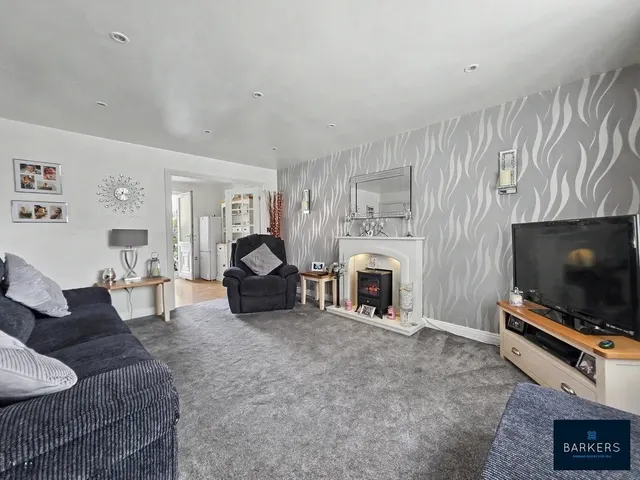 Photo 3 — Cedar Close, Bradford BD4 6FL