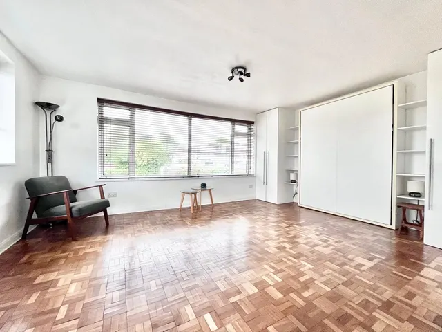 Kneller Road, Twickenham, TW2, photo 1
