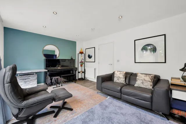 Reservoir Way, London, NW10, photo 2