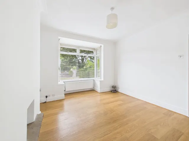 Victoria Road, Morley, LS27, photo 2