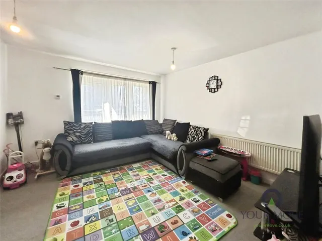 Photo 3 — Hengist Way, Wallington, SM6