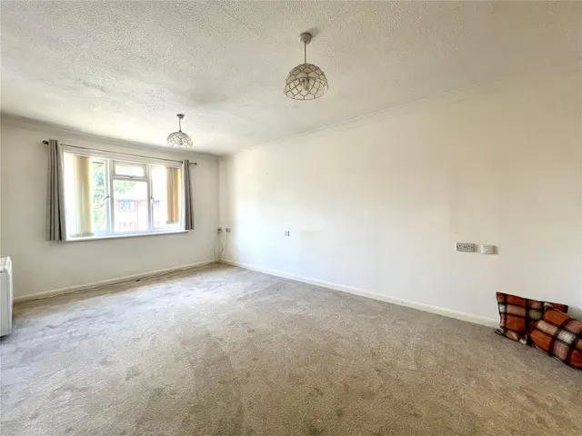 Tarragon Drive, Guildford, GU2, photo 2