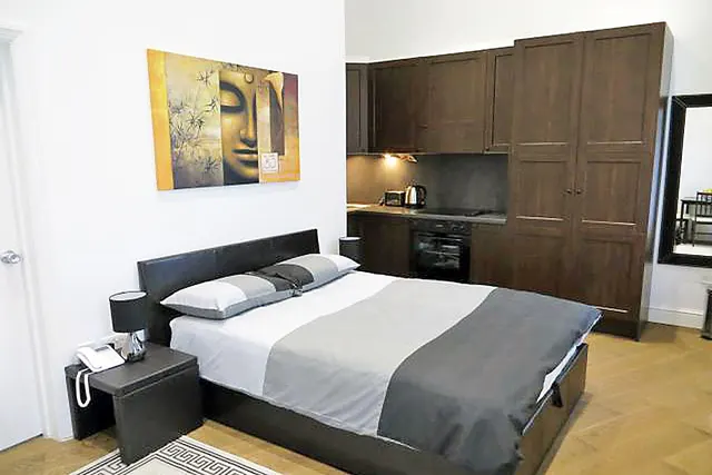 Fulham Palace Road, Hammersmith, W6, photo 1