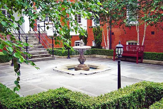 Fulham Palace Road, Hammersmith, W6, photo 3