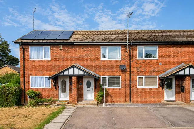 Wheatcroft Gardens, Rushden, photo 1