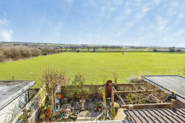 Photo 2 — Manor Leas Close, Lincoln, Lincolnshire, LN6