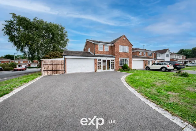 Alderdale Crescent, Elmdon, B92, photo 1