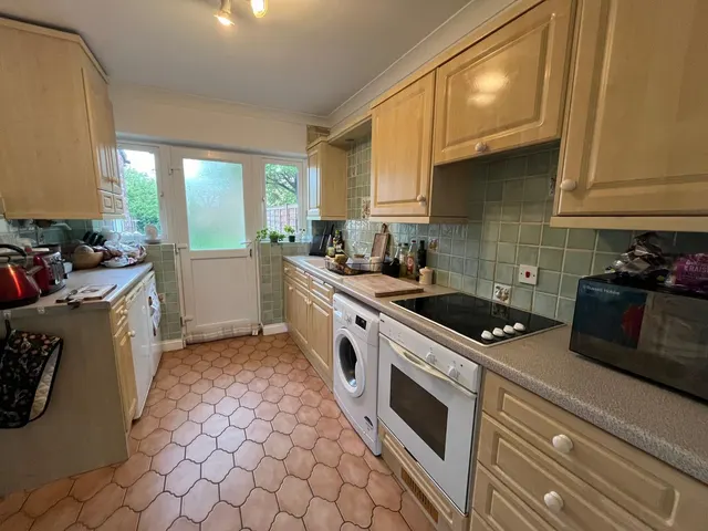 Home Farm Crescent., Whitnash, CV31, photo 2