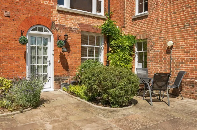 St. Peter Street, Winchester, SO23, photo 1