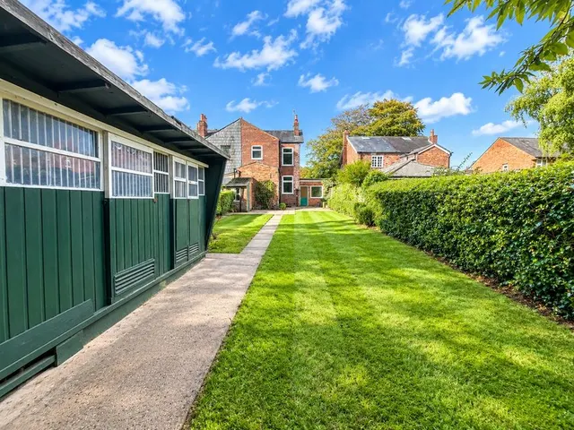 Moor Lane, Wilmslow, SK9, photo 2