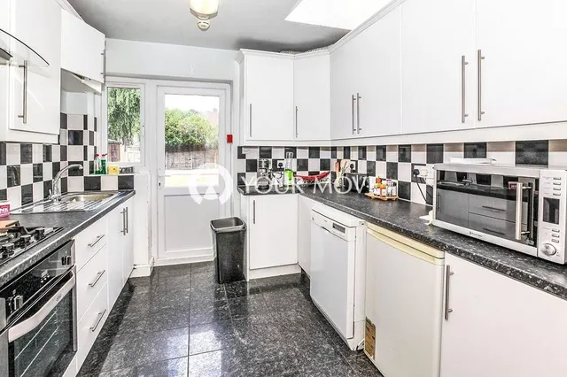 The Crescent, Egham, TW20, photo 3