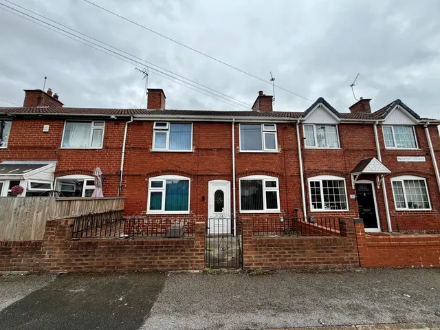 Millicent Square, Maltby, S66, photo 1