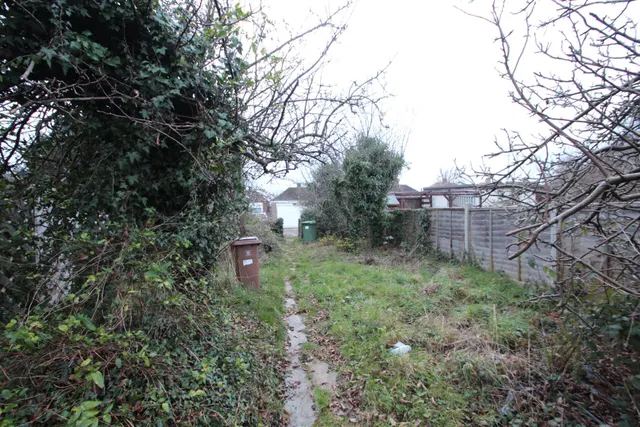 Photo 3 — East Rochester Way, Sidcup