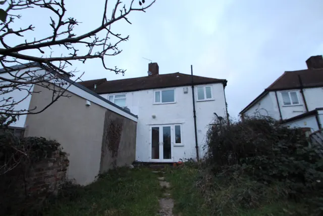 Photo 2 — East Rochester Way, Sidcup