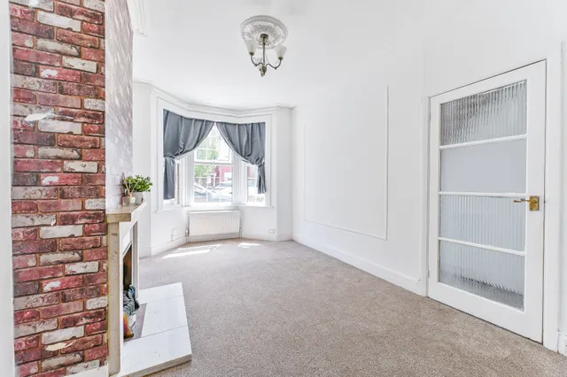 Photo 3 — 27 Macclesfield Road, London