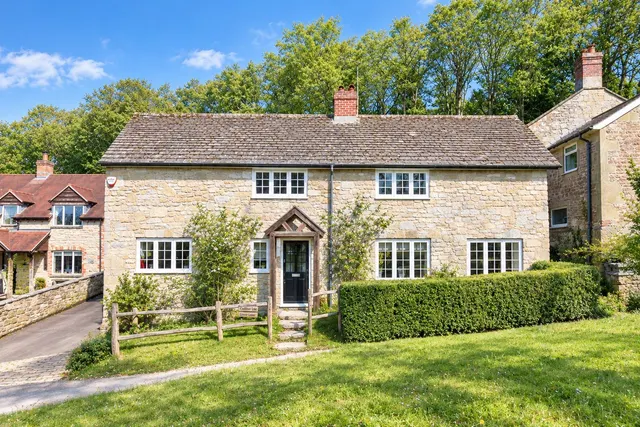 Sutton Row, Sutton Mandeville, SP3, photo 1