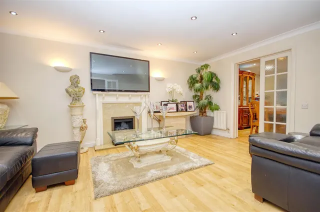 Photo 2 — Lime Gardens, West End, Southampton, Hampshire, SO30 3RG