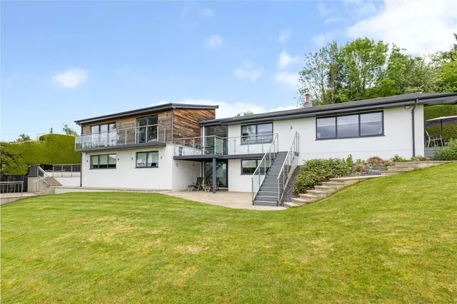 Stonehouse Lane, Cookham, Berkshire, SL6 9TP, photo 1