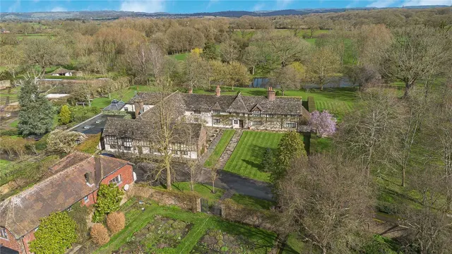Smalls Hill Road, Norwood Hill, Horley, Surrey, RH6 0HR, photo 1