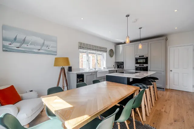 Photo 3 — Himley Road, Tooting, London, SW17