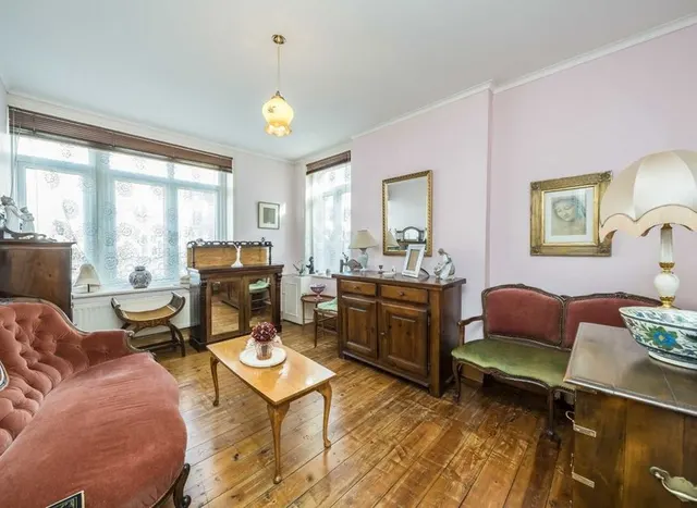 Cricklewood Lane, Childs Hill, NW2, photo 1