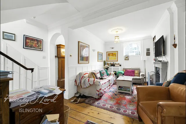 3 bedroom house, Charlton Place, London, N1