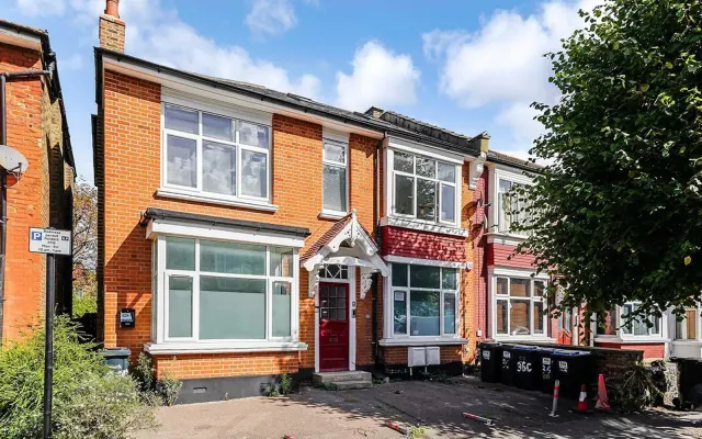 Photo 2 — Sidney Avenue, Palmers Green, N13