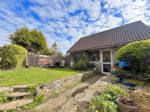 Gloucester Road, Rudgeway, photo 3