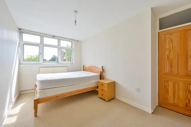 Photo 3 — 75 Woking Close, London