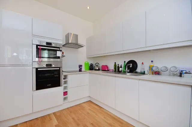 Photo 2 — 10a Longridge Road, London