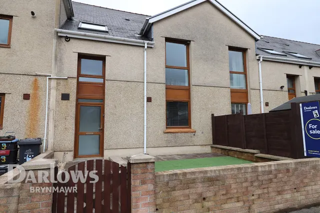 Richmond Court, Tredegar, photo 1
