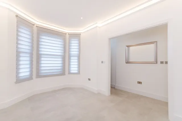 Photo 3 — 19 Warwick Grove, Surbiton