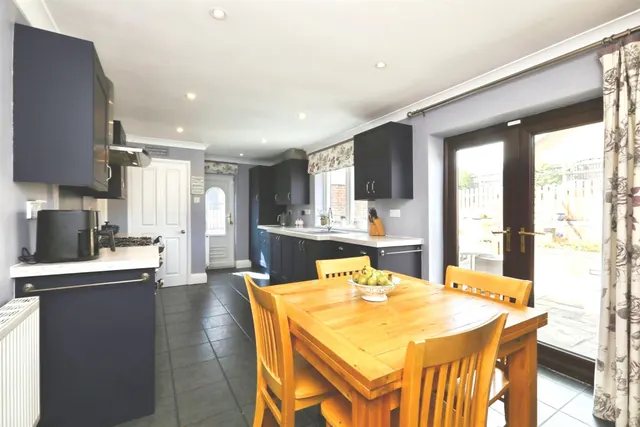 Photo 3 — Oak Tree Road, Bawtry, Doncaster