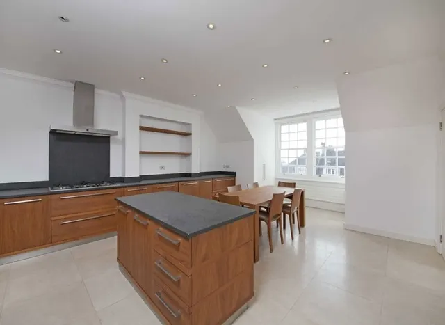 Photo 2 — Bracknell Gardens, Hampstead, NW3
