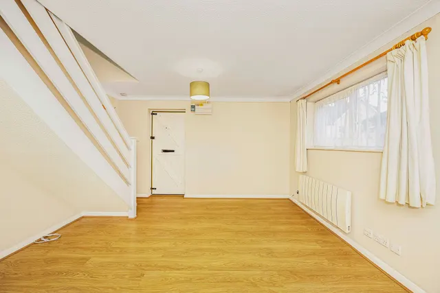 Photo 3 — Matthews Close, Romford, RM3