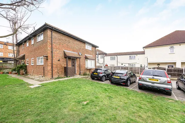 Matthews Close, Romford, RM3, photo 1