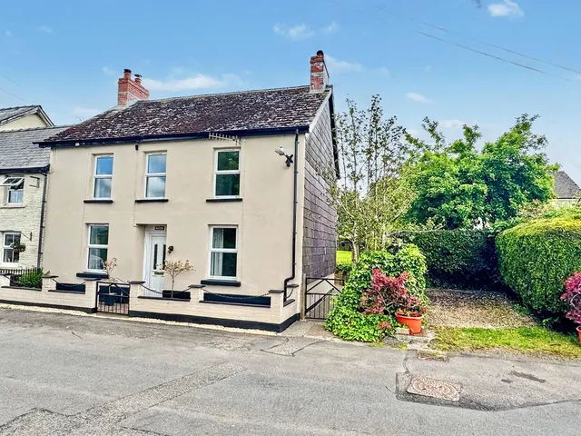 Cefn Gorwydd, Llangammarch Wells, Powys, LD4 4DN, photo 1