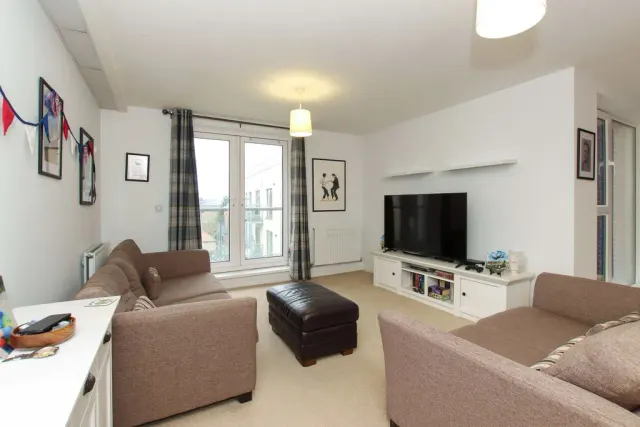 Photo 3 — Midland Road, Hemel Hempstead, Hertfordshire, HP2 5YQ