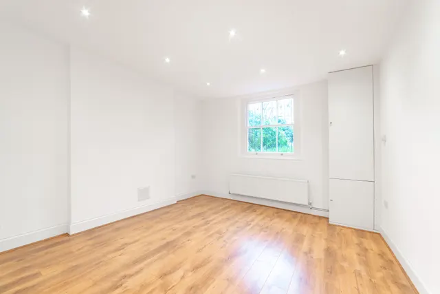 Photo 3 — Flat 3, 13 Adamson Road, London