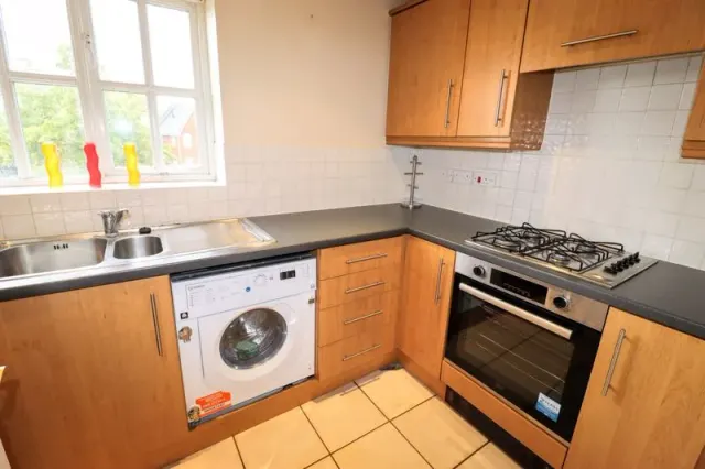 Photo 3 — Knaresborough Court, Bletchley, Milton Keynes, Buckinghamshire, MK3 7DS