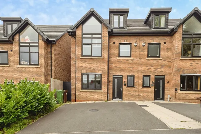 Kgn Sean Dawson Way, Stalybridge, SK15, photo 1