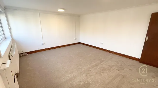 Sandown Close, Hounslow, TW5, photo 3