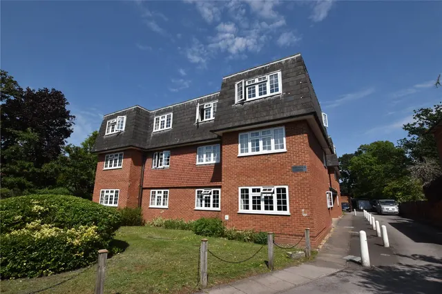 Alexandra Road, Farnborough, Hampshire, GU14 6ED, photo 1