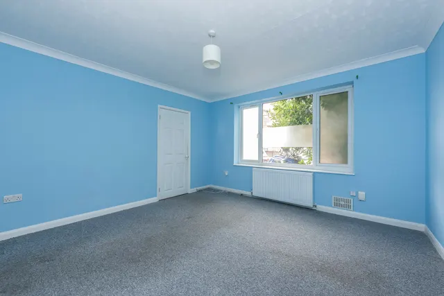 Grove Road, Hounslow, TW3, photo 2